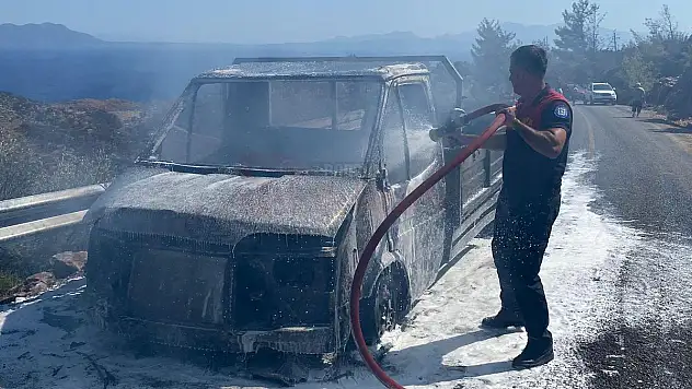 Seyir Halinde Yanan Kamyonet Küle Döndü