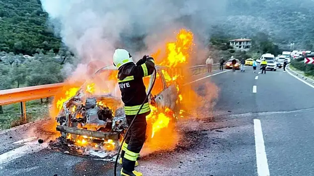 Seyir Halindeki Araç Bir anda Alev Topuna Döndü