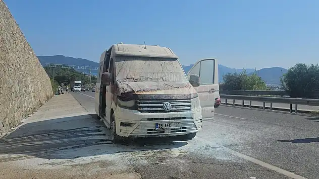 Seyir Halindeki Minibüs Yandı