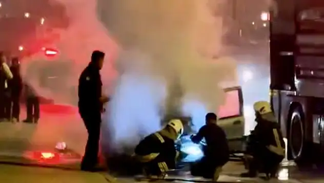 Seyir halindeki otomobil alev aldı