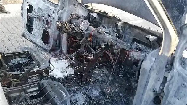 Seyir Halindeki Takside Çıkan Yangın Söndürüldü