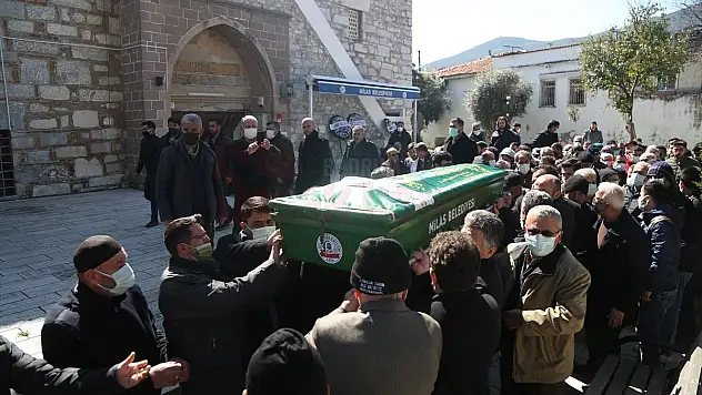 Sokak Köpeğinden Kaçarken Geçirdiği Kazada Hayatını Kaybeden Genç Kız Toprağa Verildi