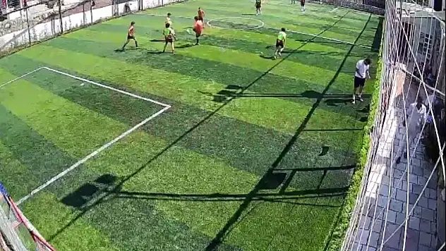 Soyunma Odasına Girip Telefonu Çaldılar