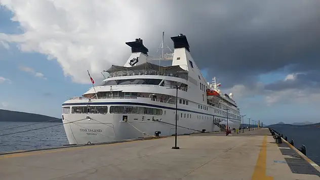 Star Legend Kruvaziyeri Bodrum'a demir attı