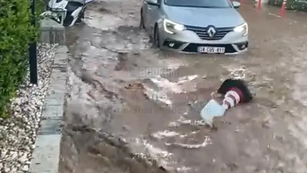 Su Hattı Patladı, Cadde Göle Döndü, Esnaf İsyan Etti