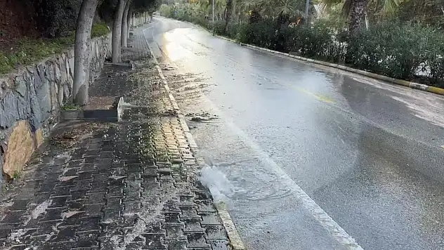 Su İsale Hattı Patladı, Tonlarca Su Boşa Aktı