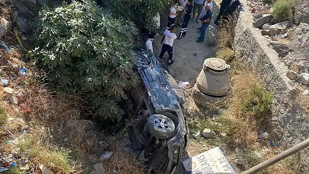 Su Kanalına Düşen Cip'ten Burnu Kanamadan Çıktı