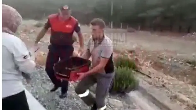 Sulama Kanalında Mahsur Kalan Köpek ve 6 Yavrusu Kurtarıldı