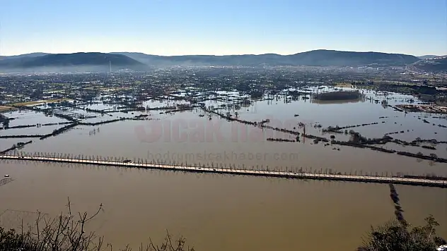 Sular altında kalan 'çukur yaylada' drone ile hasar tespiti...