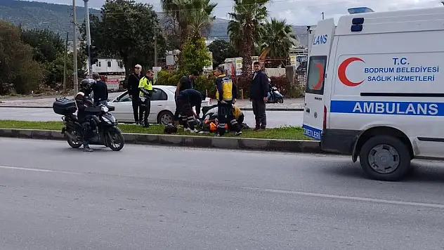 Süratli Sürücü Işıkta Duran Araca Çarpıp Yaralandı