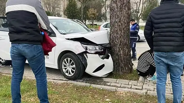 Sürücü Adayı Sınavda Ehliyetini Alamadan Kaza Yaptı