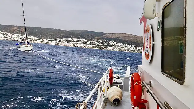 Sürüklenen 15 Metrelik Tekneyi KIYEM Ekipleri Kurtardı