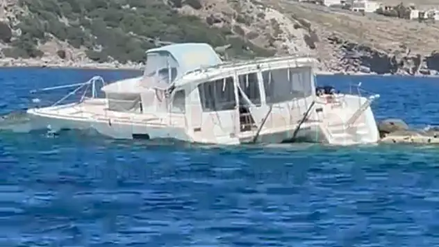 Sürüklenen Tekne Kayalıklara Çarptı