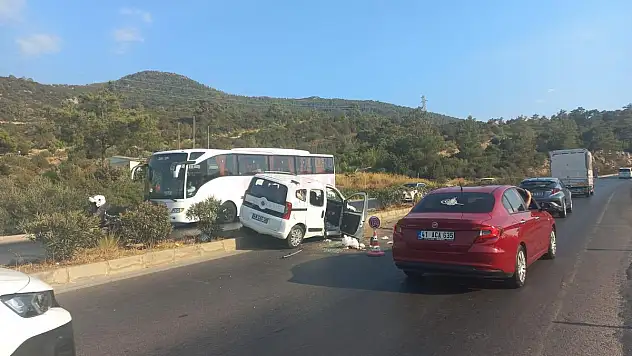 Taklalar Atan Araç Orta Refujda Durdu