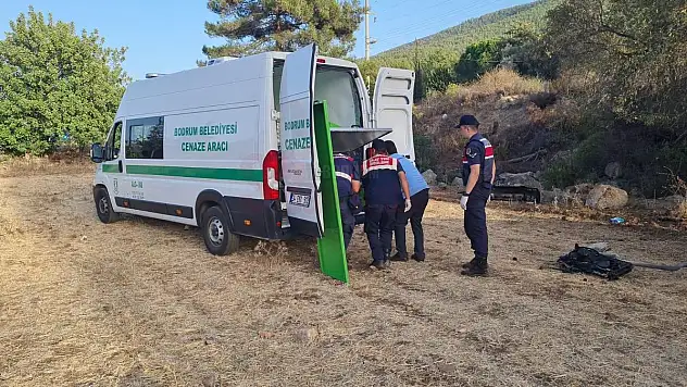 Tarlaya Uçan Araç Sürücüsü Hayatını Kaybetti