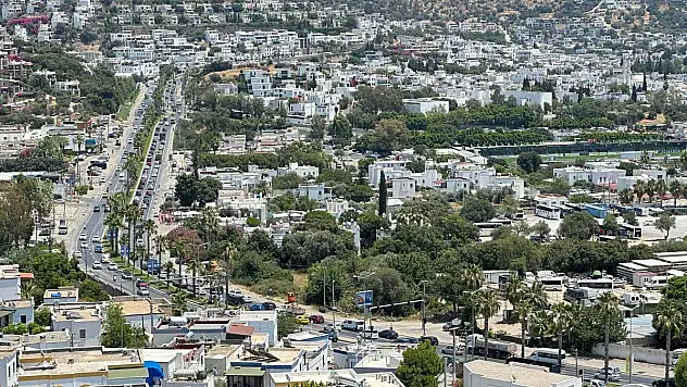 Tatilciler Dönüş Yoluna Geçti, Kilometrelerce Araç Kuyruğu Oluştu