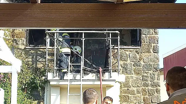 Tatilciler Yangında Korku Dolu Anlar Yaşadı