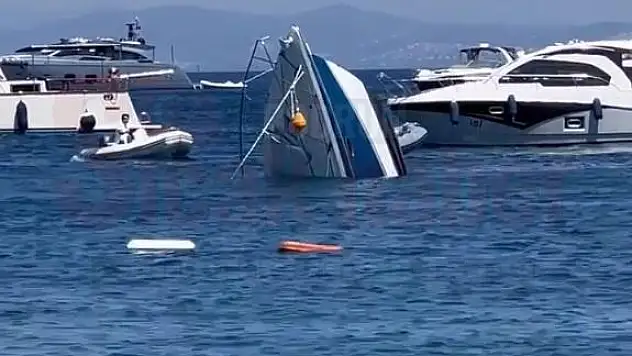 Tekne Dakikalar İçinde Sulara Gömüldü