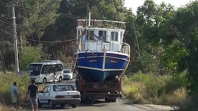 Tekne, Elektrik Tellerini Kopardı