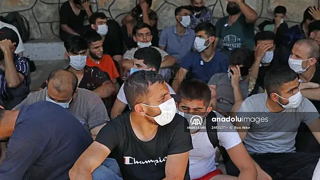 Teknedeki 120 düzensiz göçmen yakalandı