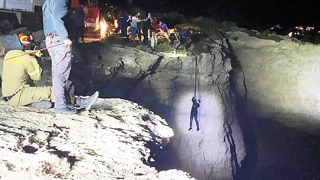 Teknenin Kayalıklara Çarptığı Kazada 17 Göçmen Öldü, 14 Kişi Kayıp