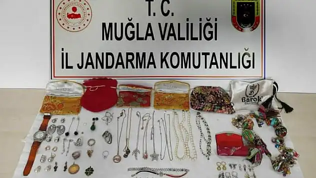 Temizliğe gittiği evi soydu