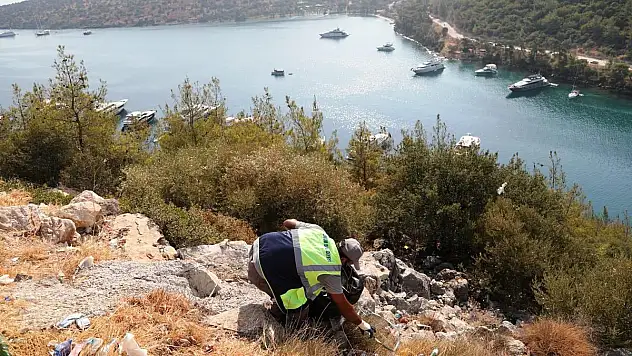 TEMİZLİK EKİPLERİ DUR DURAK DEMİYOR