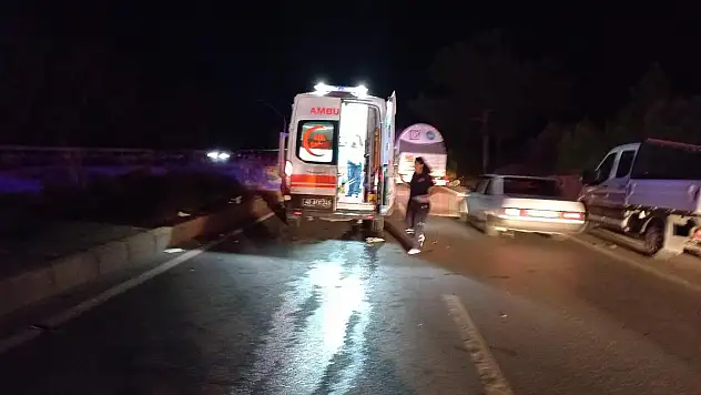 Ticari Aracın Vurduğu Motosiklet 50 Metre Savruldu Kazada 1'i Ağır 2 Kişi Yaralandı