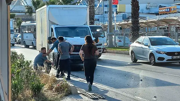 Ticari Araçların Çarpıştığı Kazada 3 Kişi Yaralandı