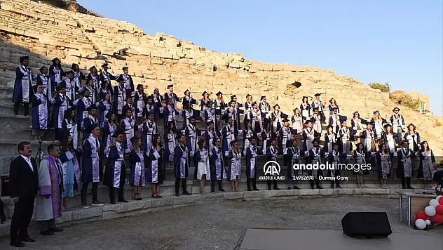 Tıp fakültesi mezunları, diplomalarını 'modern tıbbın kurulduğu' Knidos Antik Kentinde aldı
