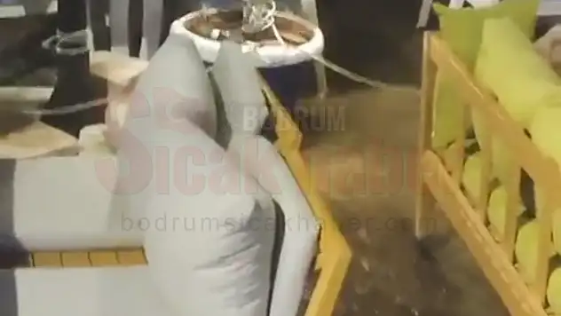 Tonlarca Su Denize Akıp Gitti