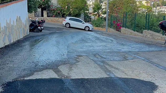 Tonlarca su sokağa akıyor ! halk susuzluktan kırılıyor !