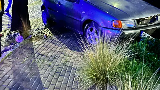 Torba kavşağı'nda kaza: araç orta refüje çıktı