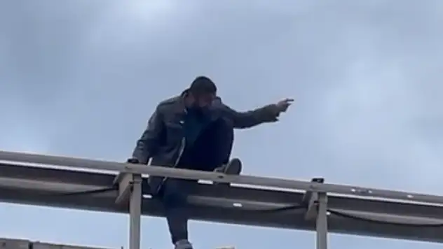 'Torba Üst Geçidinde Panik Anları! Vatandaşlar Hızla Müdahale Etti!