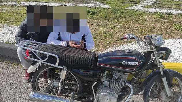 Trafik Ekipleri iki Aranan Şahıs ile bir Çalıntı Motosiklet Yakaladı