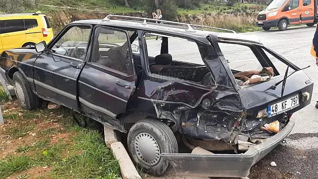 Trafik Kazasında 1 Kişi Hayatını Kaybetti 4 Kişi Yaralandı