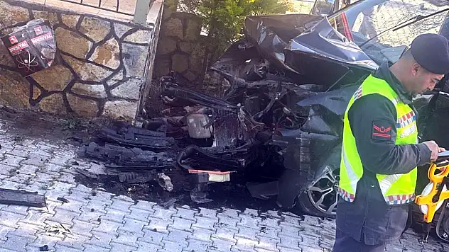 TRAFİK KAZASINDA 1 KİŞİ ÖLDÜ 1 KİŞİ YARALANDI