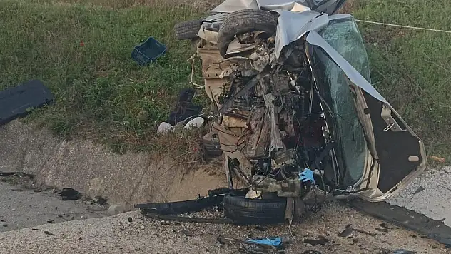 Trafik Kazasında 1 Kişi Öldü 2 Kişi Yaralandı