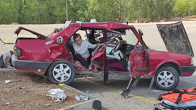 Trafik Kazasında 1'i Çocuk 5 Kişi Yaralandı