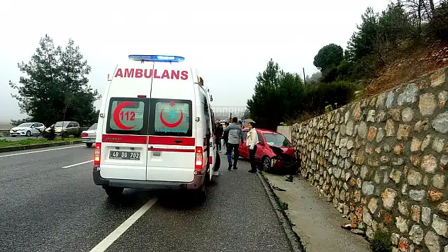 Trafik Kazasında 2 Kişi Yaralandı