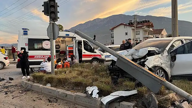 Trafik Kazasında 2'si Çocuk, 6 Kişi Yaralandı