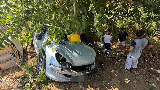 Trafik kazasında bir kişi yaralanırken 2 kişi hayatını kaybetti
