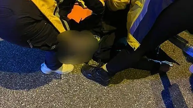 Trafik Levhasına Çarparak Ağır Yaralandı