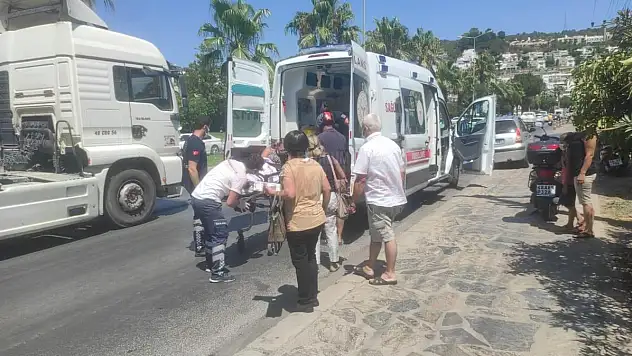 Trafikte Araçtan İnen Kadına Motosiklet Çarptı