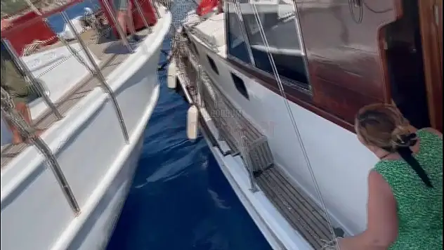 Tur Tekneleri Çarpıştı, Turistler Büyük Panik Yaşadı