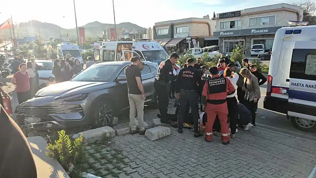 Turgutreis-Bodrum yolunda kalp krizi faciası  otomobil beş araca çarptı