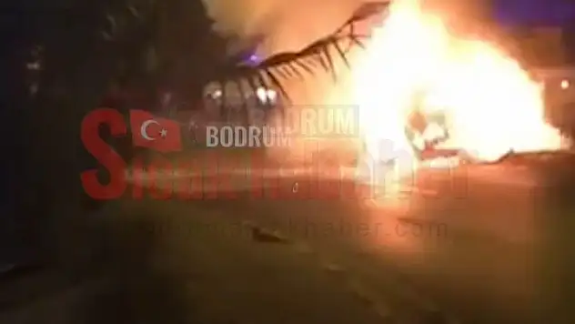 Turgutreis' de Alkollü Sürücü Kaza Yaptı Araç Alev Alev Yandı!