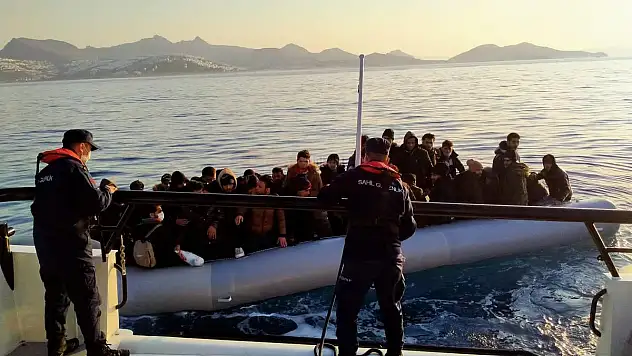 Türk Karasularına Geri İtilen 82 Göçmen Kurtarıldı