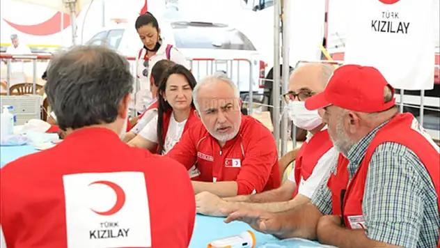 Türk Kızılay Genel Başkanı Kınık, yangının sürdüğü Milas'taki lojistik merkezini ziyaret etti