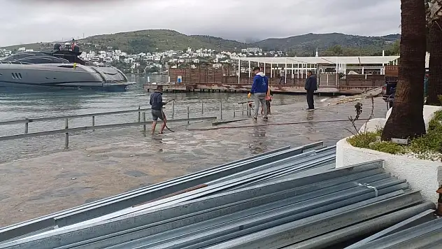 Türkbükü'nde Kaçak İskele ve Platforma Müdahale Edildi